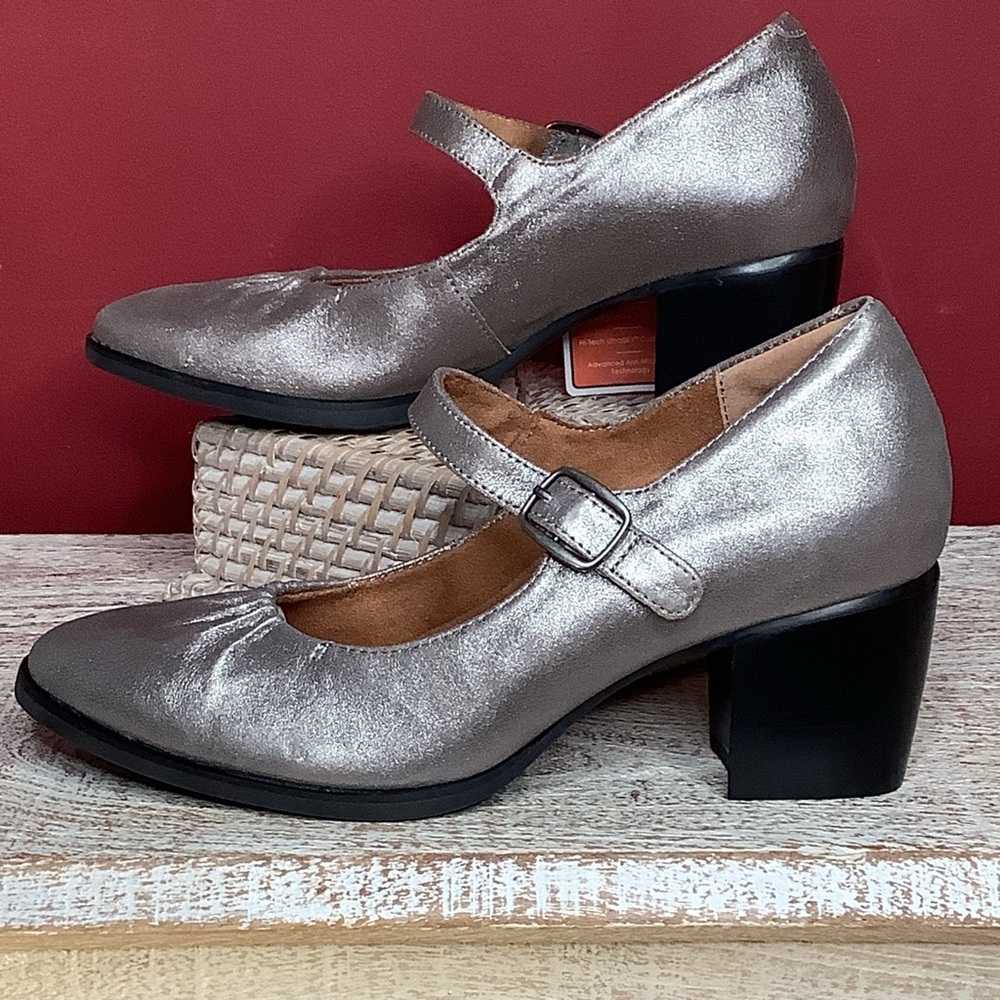 Aetrex Silver Mary Jane Heels - Picture 6 of 12